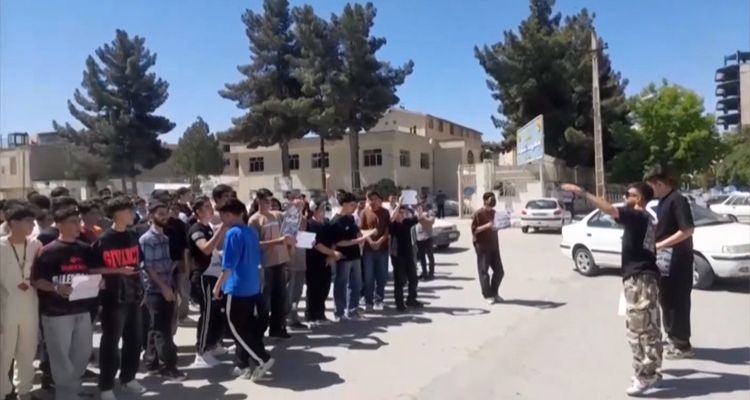 اعتراضات سراسری دانش آموزان در ۲۱ شهر 